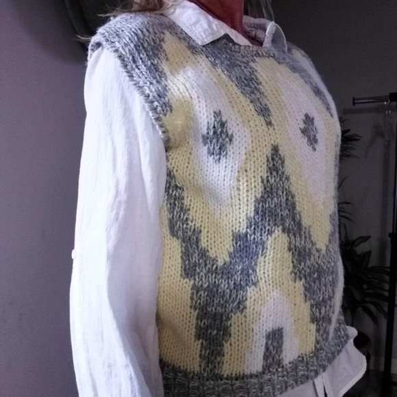 Vintage Sweater Vest Pull Over Hand Loomed Knit - Picture 2 of 11